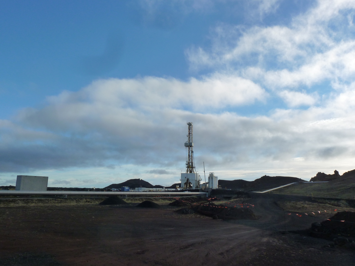 Magnetotellurisches Monitoring der Reservoirentwicklung unterhalb des konventionellen Reservoirs der Reykjanes-Halbinsel (Island) 